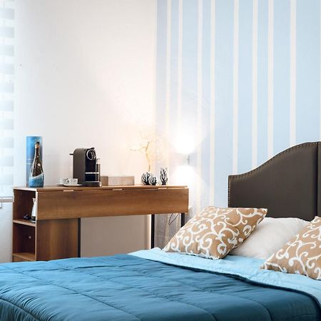 Suites Deluxe Front Sea, Domus Lumeras Алгеро Екстериор снимка